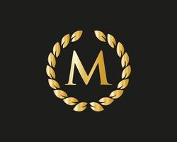 plantilla de logotipo de lujo de letra m en vector para restaurante, realeza, boutique, café, hotel, heráldica, joyería e identidad de moda