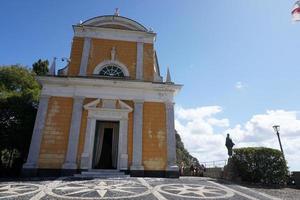 portofino, italia - 19 de septiembre de 2017 - vip y turista en pueblo pintoresco foto