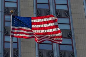 bandera de estados unidos en el edificio de la torre trump de nueva york foto