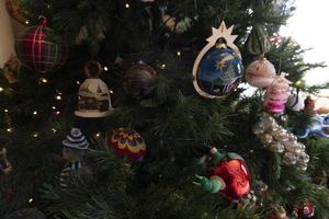 bola de cristal adorno de árbol de navidad pintado a mano de alta calidad foto