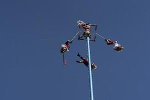 ciudad de méxico, méxico - 30 de enero de 2019 - la antigua danza de los volantes los voladores foto