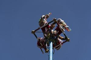 ciudad de méxico, méxico - 30 de enero de 2019 - la antigua danza de los volantes los voladores foto