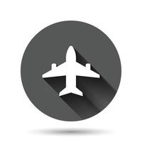 icono de avión en estilo plano. ilustración de vector de avión sobre fondo redondo negro con efecto de sombra larga. concepto de negocio de botón de círculo de avión de vuelo.