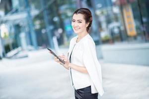 hermosa mujer de negocios haciendo retrato foto