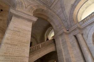 nueva york, estados unidos - 4 de mayo de 2019 - interior de la biblioteca pública en la quinta avenida foto