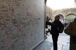 VERONA, ITALY -  DECEMBER 7 2017 - Tourist visiting romeo and juliet house photo