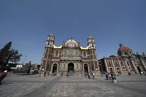 ciudad de méxico, méxico - 30 de enero de 2019 - peregrinos en la catedral de guadalupe foto