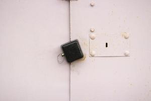 cerradura de garaje. bloqueo en la puerta. pestillo del obturador. foto