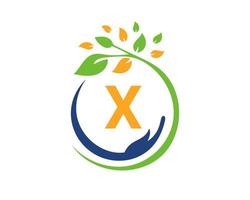 logotipo de caridad de letra x con mano, hoja y concepto. logotipo de la fundación para el cuidado de las manos vector