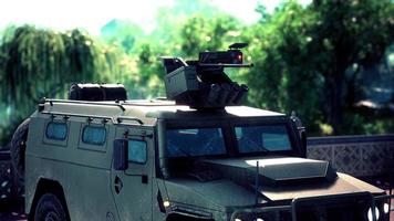 coche militar blindado en la gran ciudad foto