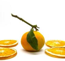 rodajas de mandarina y naranja. foto