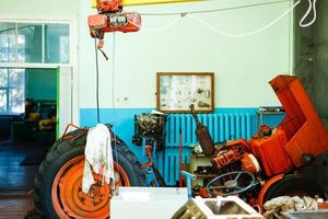 tractor motor retrovisor aceite maquinaria tecnología industria fabricación alambres acero neumático