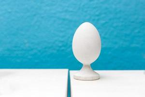 feliz pascua huevo blanco decorativo de madera foto