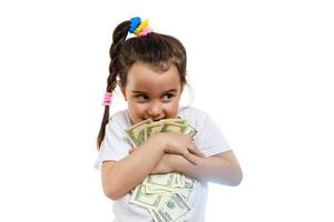 niño feliz con dinero en dólares aislado en un fondo blanco foto