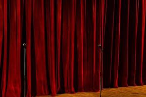 teatro teatral con cortina roja como espacio para el texto foto