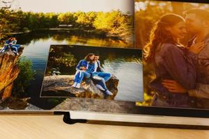 páginas de fotolibro de boda o álbum de boda sobre fondo blanco foto