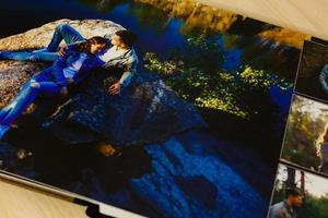 páginas de fotolibro de boda o álbum de boda sobre fondo blanco foto