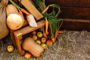 alimentos saludables, alimentación saludable: frutas y verduras orgánicas frescas foto