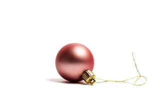 bola de navidad aislado sobre fondo blanco foto