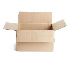 caja de cartón rectangular marrón vacía abierta para el transporte de mercancías foto