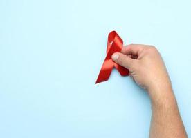 ed ribbon-símbolo de la lucha contra la enfermedad sida foto