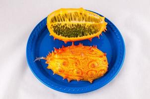 kiwano aislado foto