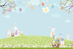 fondo de Pascua, campo de primavera y paisaje de cielo azul con conejitos cazando huevos de Pascua, conejos de dibujos animados lindos vectoriales en el campo de hierba. banner de primavera o verano con espacio de copia para la tarjeta de felicitación de Pascua vector