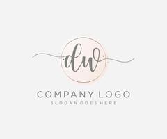logotipo femenino inicial de dw. utilizable para logotipos de naturaleza, salón, spa, cosmética y belleza. elemento de plantilla de diseño de logotipo de vector plano.