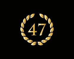 Logotipo del aniversario de 47 años con anillo dorado aislado en fondo negro, para cumpleaños, aniversario y celebración de la empresa vector