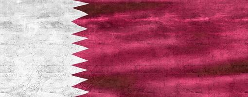 Ilustración 3d de una bandera qatar - bandera de tela ondeante realista foto