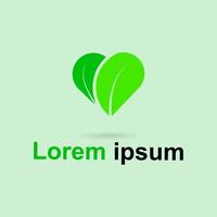 Me encanta el diseño del logotipo creativo de la naturaleza. simple hoja verde y símbolo de forma de corazón. concepto de ecología. apto para centros de medicina holística, clases de yoga, productos alimenticios naturales y orgánicos. eps 10 vector