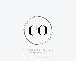 monograma de belleza del logotipo co femenino inicial y diseño de logotipo elegante, logotipo de escritura a mano de la firma inicial, boda, moda, floral y botánica con plantilla creativa vector