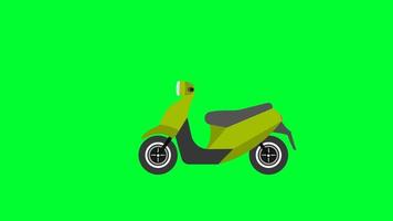 Scooty dirigindo na tela verde. motocicleta vazia dos desenhos animados e scooter de menina. andando de brinquedo de desenho animado scooty. moto de entrega de correio. video