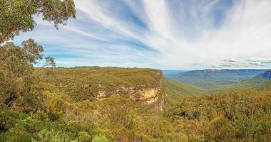 vista panorámica de las montañas azules en el estado australiano de nueva gales del sur durante el día foto