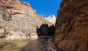 impresión desde la ruta de senderismo hasta el mirador del cañón Pine Creek en el parque nacional Zion foto