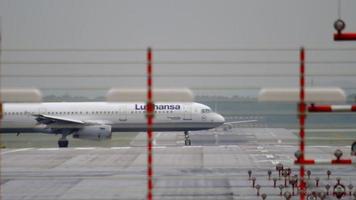 DUSSELDORF, GERMANY JULY 21, 2017 - Airbus A321 231of Lufthansa, D AISR taxi to the terminal after landing at Dusseldorf International Airport video