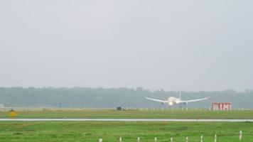 DUSSELDORF, GERMANY JULY 24, 2017 - Etihad Boeing 787 Dreamliner A6 BLG braking after landing at rain. Dusseldorf Airport video