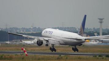 FRANKFURT AM MAIN, GERMANY JULY 20, 2017 - United Airlines Boeing 777 N226UA landing at runway 25L, slow motion. Fraport, Frankfurt, Germany video