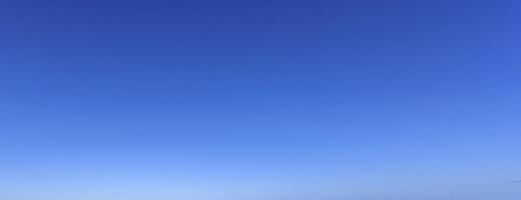 la imagen de un cielo claro y sin nubes se puede utilizar como fondo foto