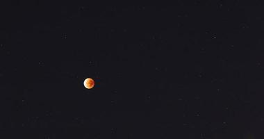 primer plano de la luna de sangre durante el eclipse lunar foto