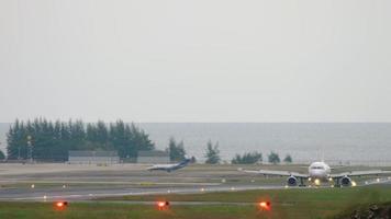 Phuket, Thaïlande 26 novembre 2017 - bangkok air airbus a319 hs ppf roulage après l'atterrissage à l'aéroport international de phuket