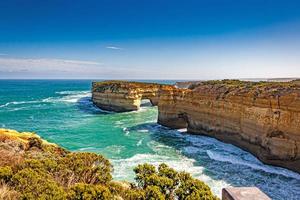 vista sobre la costa escarpada y salvaje de los 12 apóstoles en el sur de australia foto