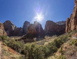 impresión del sendero del río virgen en el parque nacional zion en invierno foto