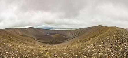 imagen panorámica del cráter del volcán hverfjall en islandia en verano durante el día foto