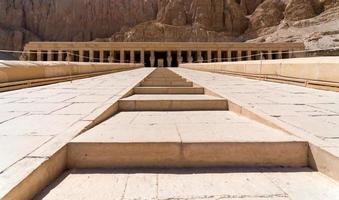 templo de la reina hatshepsut en egipto foto