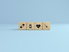 concepto de salud. bloque de cubo de madera con jeringa de icono sanitario. foto