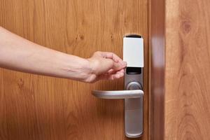 Cerradura digital de puerta abierta a mano con llave de tarjeta