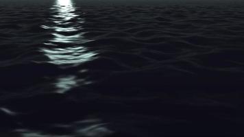 una franja de luz de luna sobre agua oscura - bucle video
