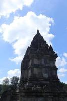 templo de prambanan en yogyakarta indonesia. patrimonio mundial de la unesco en indonesia. el templo hindú más grande foto