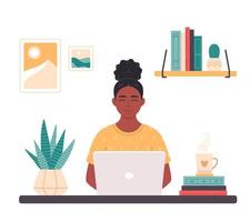 mujer negra trabajando con computadora. oficina en casa, freelance, trabajo remoto, programación, servicio al cliente, carrera en línea. vector